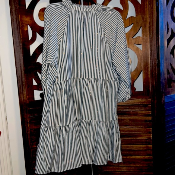 NWT Crown & Ivy 1X Black & white stripe with gold thread design woven in. - Picture 3 of 4